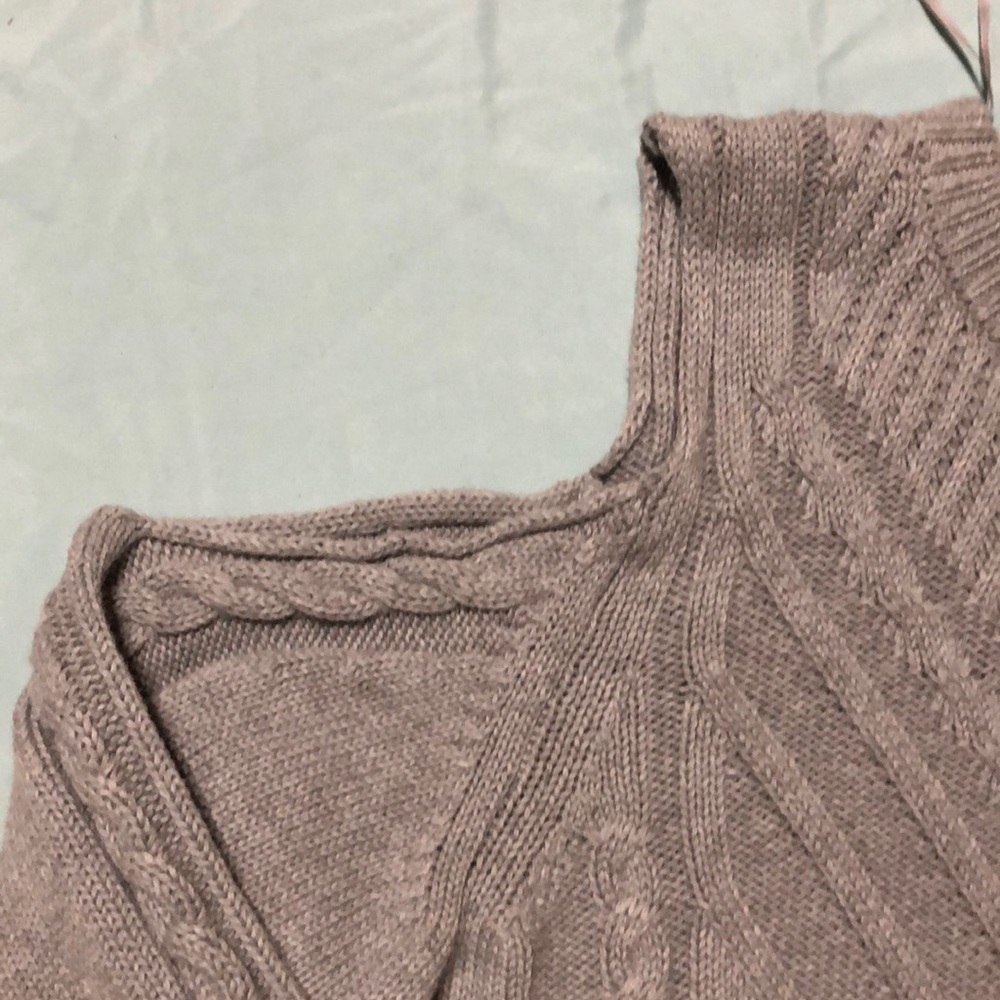 NWOT Women's Long Sleeve Cold-Shoulder Sweater - Picture 7 of 8